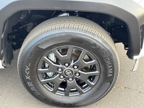 Certified 2025 Toyota 4Runner 4WD image 11