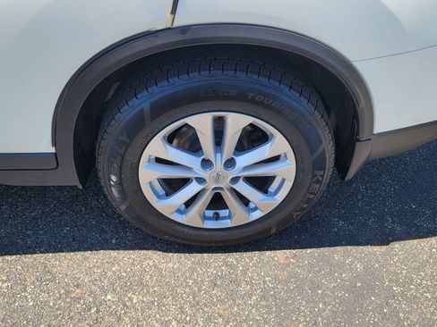 Used 2015 Nissan Rogue SV w/ SV Premium Package FWD image 8