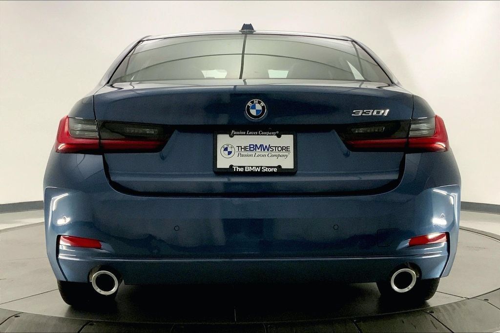 Certified 2025 BMW 330i Sedan RWD image 3