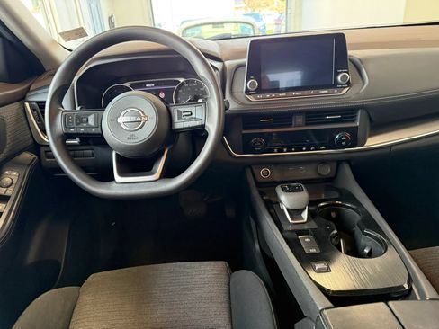 Used 2023 Nissan Rogue SV FWD image 12