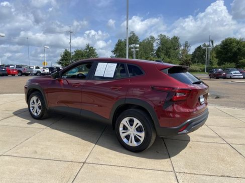 Used 2024 Chevrolet Trax LS FWD image 8