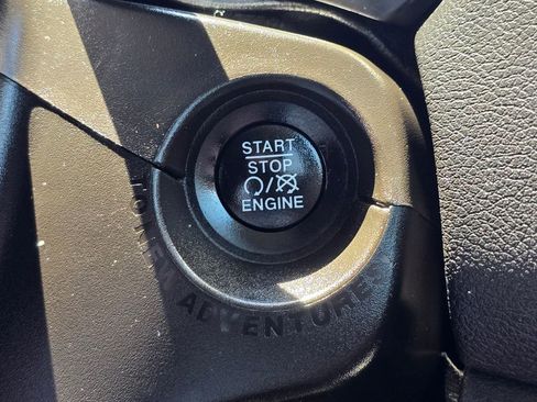 Used 2020 Jeep Renegade Limited FWD image 18