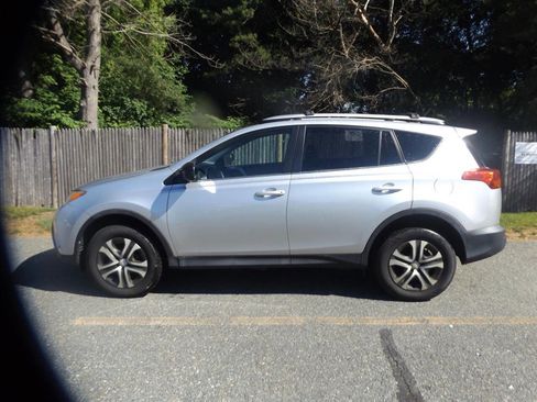 Used 2014 Toyota RAV4 LE AWD/4WD image 2