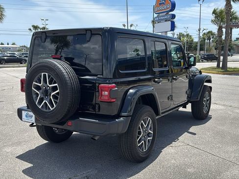 Used 2025 Jeep Wrangler Unlimited Sahara AWD/4WD image 6
