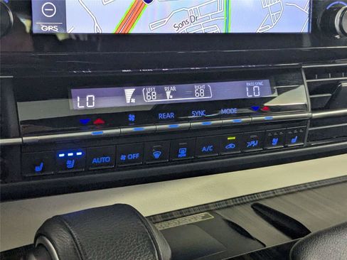 Certified 2022 Toyota Sienna Platinum FWD image 25