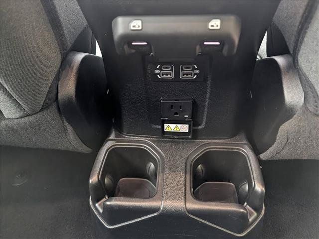 Used 2025 Jeep Wrangler Unlimited Sahara AWD/4WD image 16