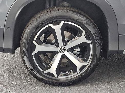 New 2025 Volkswagen Tiguan SE image 7