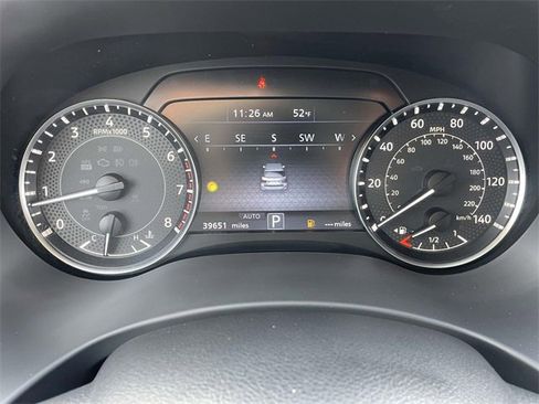 Used 2024 Nissan Armada SV image 5