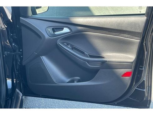 Used 2018 Ford Focus SE FWD image 20