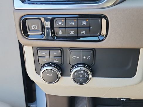 New 2026 GMC Yukon XL Denali w/ Sun & Power Step Package AWD/4WD image 23