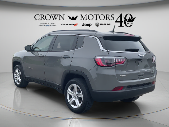 Used 2023 Jeep Compass Latitude w/ Sun and Sound Group AWD/4WD image 7