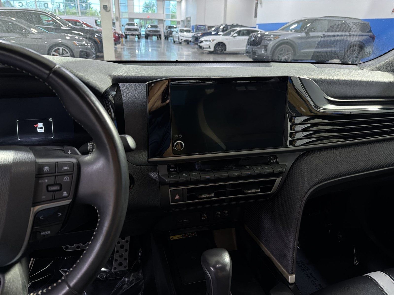 Used 2025 Toyota Camry SE FWD image 19