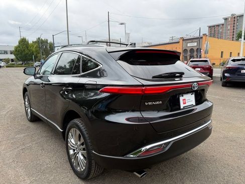Certified 2024 Toyota Venza XLE AWD/4WD image 6