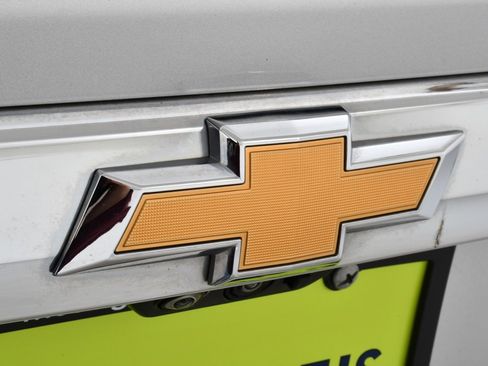 Used 2021 Chevrolet Traverse LT w/ LT Premium Package image 24