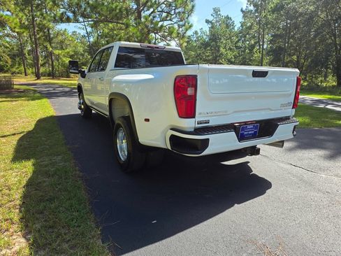 Used 2022 Chevrolet Silverado 3500 High Country w/ Technology Package AWD/4WD image 3