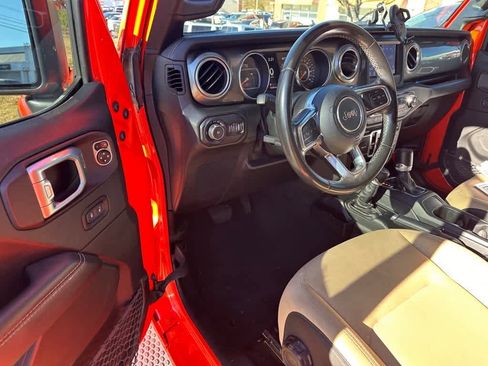 Used 2019 Jeep Wrangler Unlimited Sahara image 9