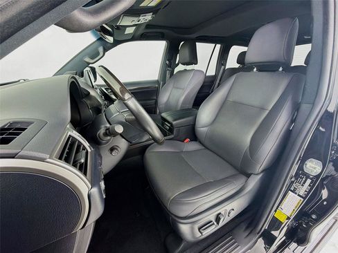 Used 2022 Lexus GX 460 Premium w/ Premium Package AWD/4WD image 5