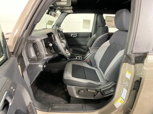 New 2025 Ford Bronco Base image 27