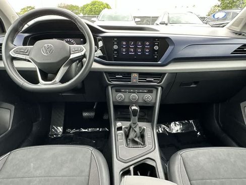 Used 2022 Volkswagen Taos SE w/ Panoramic Sunroof Package FWD image 24
