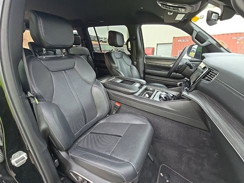 Used 2024 Jeep Wagoneer Series II image 16