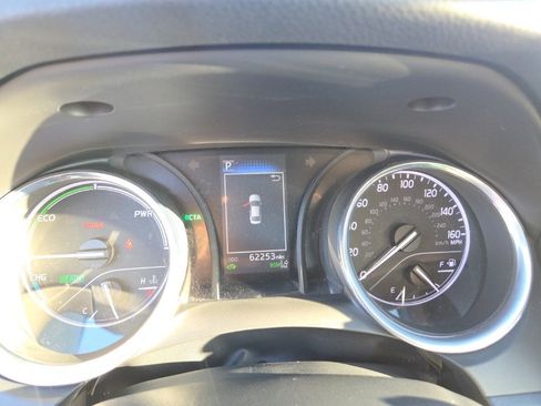 Used 2020 Toyota Camry LE image 18