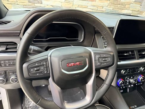 Used 2023 GMC Yukon SLT w/ SLT Premium Package AWD/4WD image 24