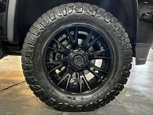 Used 2017 GMC Sierra 2500 Denali w/ Duramax Plus Package AWD/4WD image 9