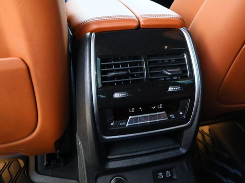 Used 2025 BMW X7 M60i image 14