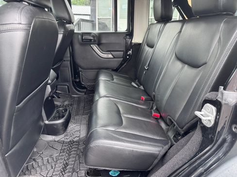 Used 2013 Jeep Wrangler Unlimited Sahara AWD/4WD image 29