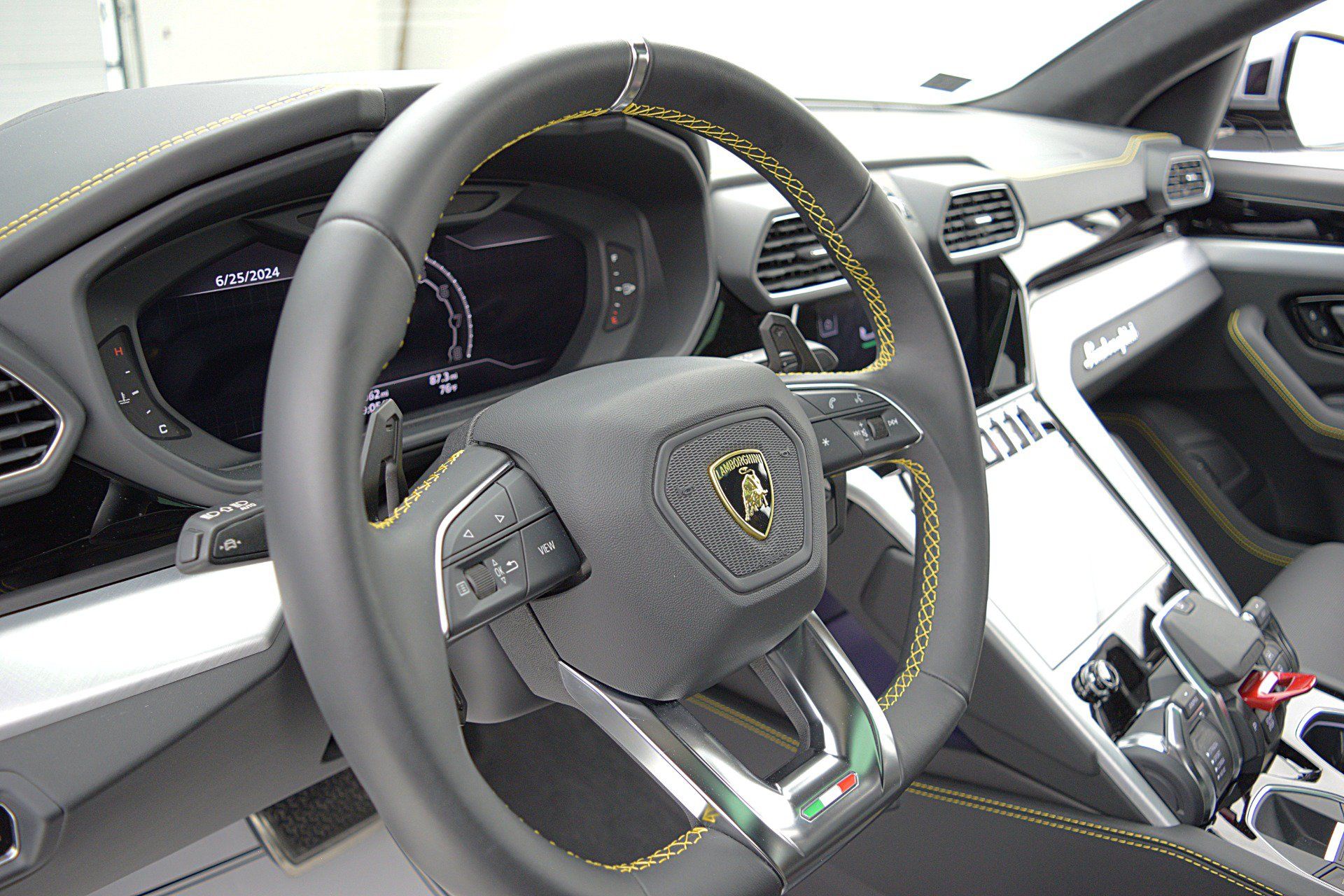 Used 2023 Lamborghini Urus S AWD/4WD image 23