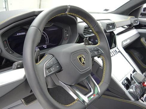Used 2023 Lamborghini Urus S AWD/4WD image 23