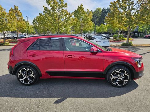 Used 2023 Kia Niro EX Touring FWD image 4