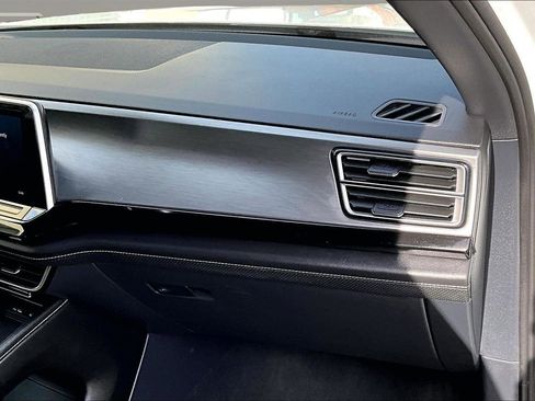 Used 2025 Volkswagen Atlas Cross Sport SE image 26