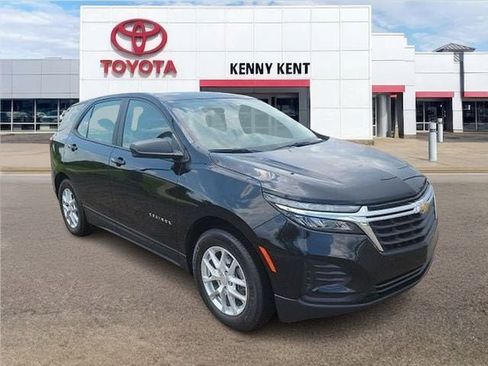 Used 2023 Chevrolet Equinox LS FWD image 1