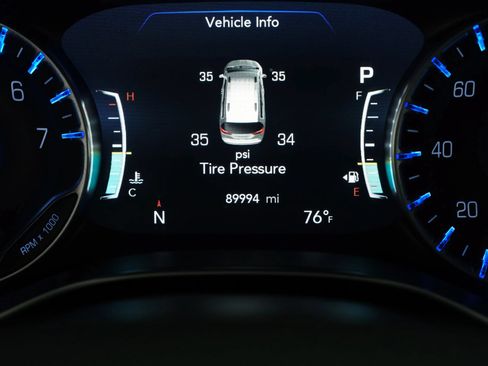 Used 2020 Chrysler Pacifica Limited w/ Advanced Safetytec Group FWD image 18