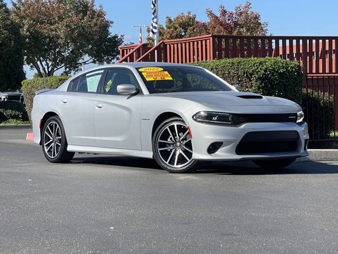 Used 2022 Dodge Charger R/T w/ Plus Group image 2