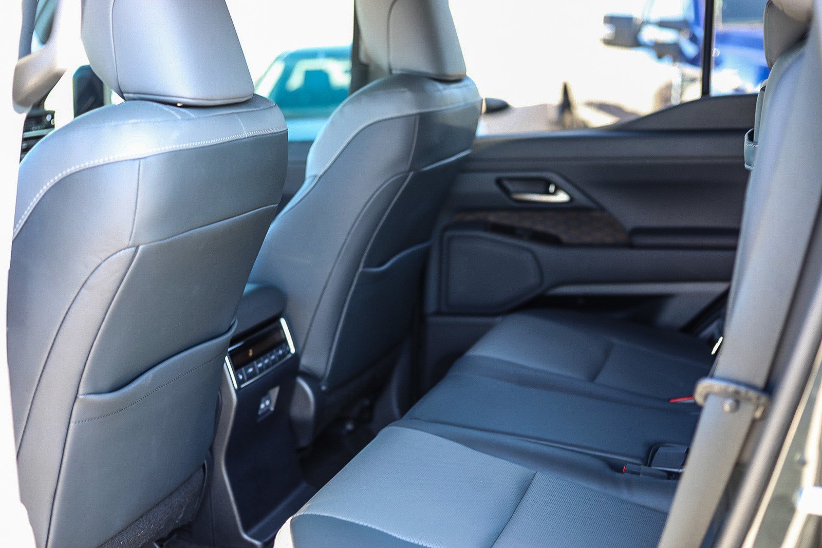 Used 2025 Lexus GX 550 w/ Cold Area Package AWD/4WD image 18