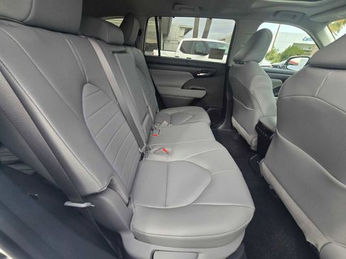 New 2026 Toyota Highlander XLE image 14