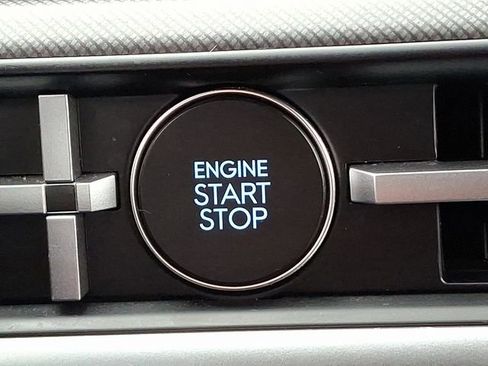 Certified 2025 Hyundai Santa Fe SE image 25