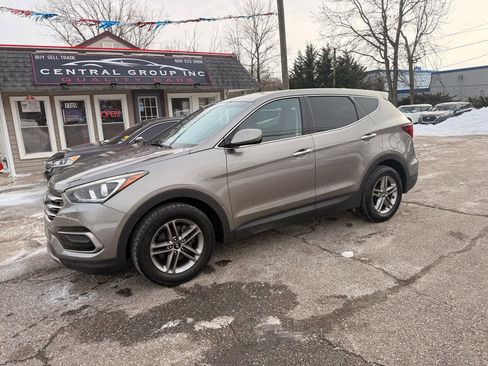 Used 2017 Hyundai Santa Fe Sport image 2