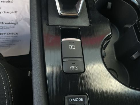 Used 2025 Nissan Rogue SV FWD image 24