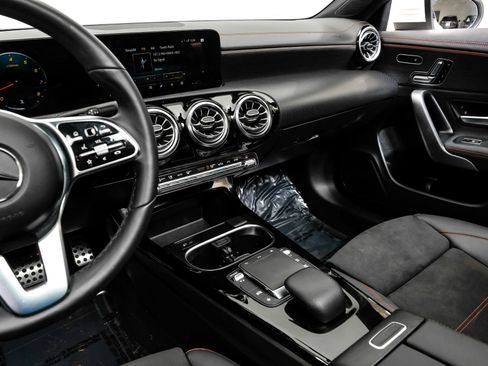 Used 2023 Mercedes-Benz CLA 250 4MATIC image 25