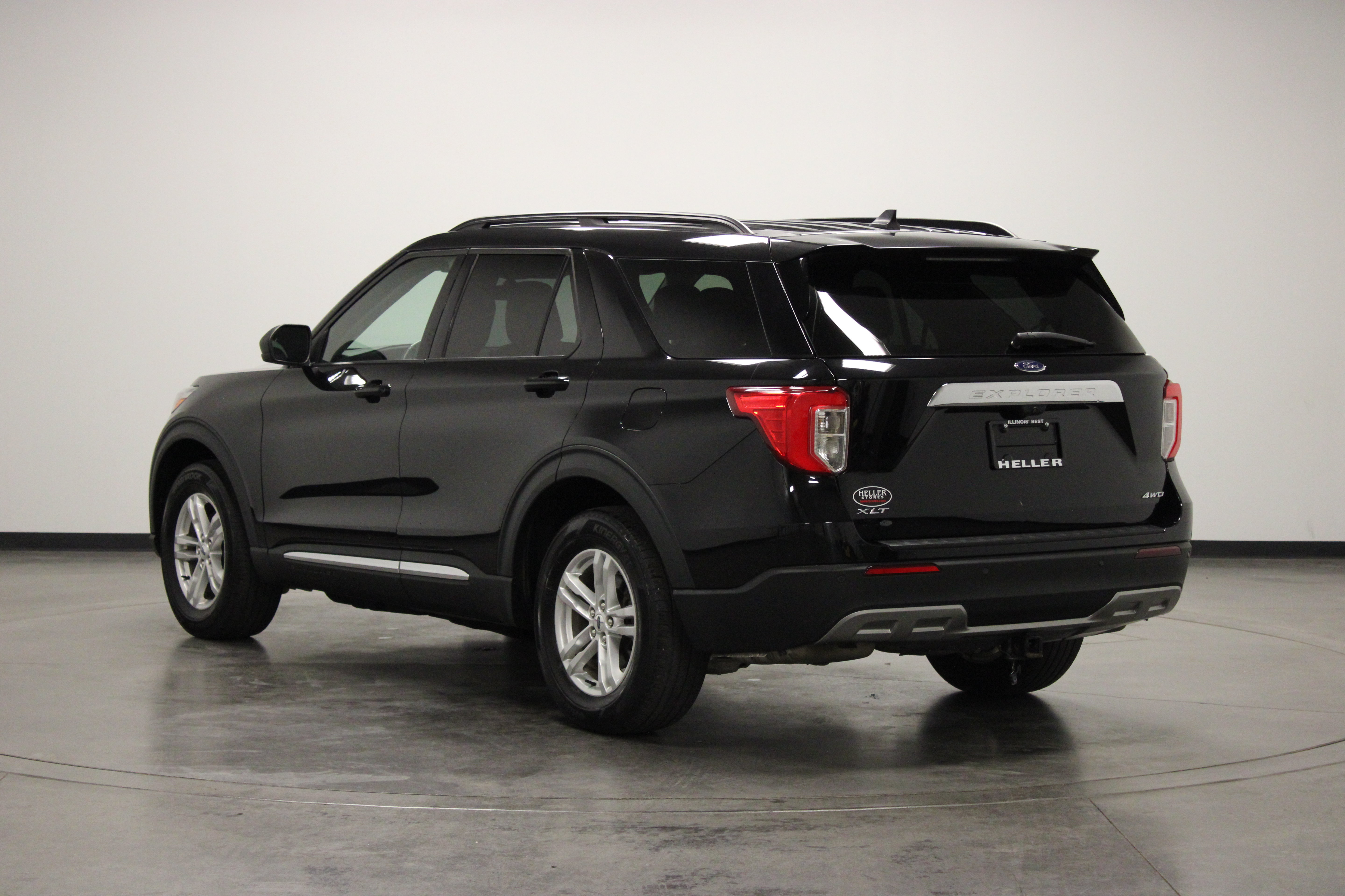 Used 2022 Ford Explorer XLT w/ Equipment Group 202A AWD/4WD image 8