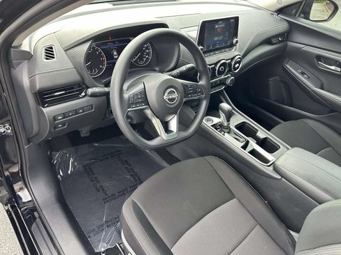 Used 2025 Nissan Sentra SV FWD image 17
