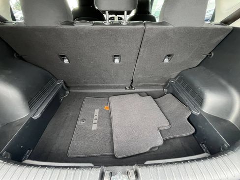 Used 2025 Kia Soul LX w/ LX Technology Package FWD image 30
