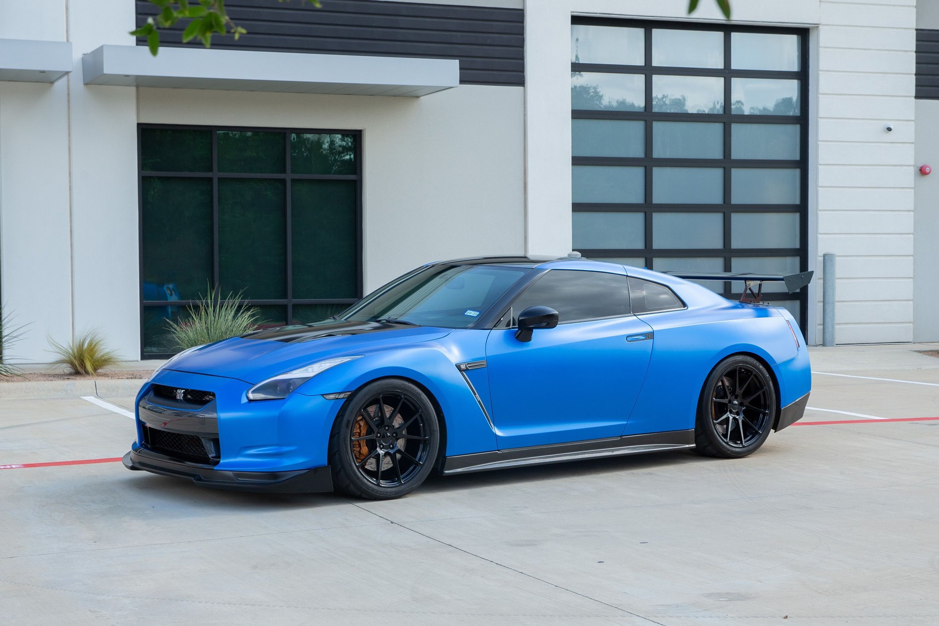 Used 2009 Nissan GT-R Premium AWD/4WD image 1