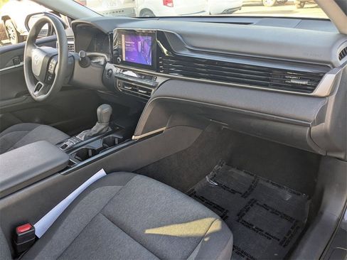 Used 2025 Toyota Camry LE image 31