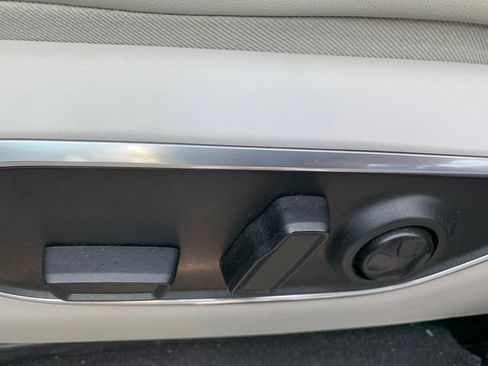 Used 2022 Jeep Wagoneer Series III w/ Rear Seat Video Group 1 AWD/4WD image 20