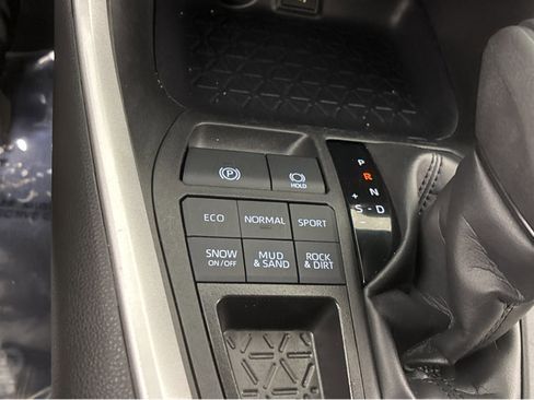 Used 2025 Toyota RAV4 XLE image 39