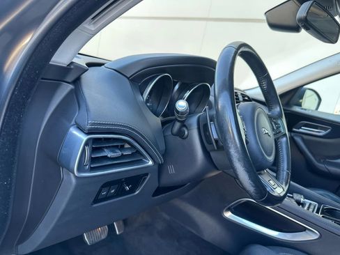 Used 2017 Jaguar F-PACE R-Sport image 34